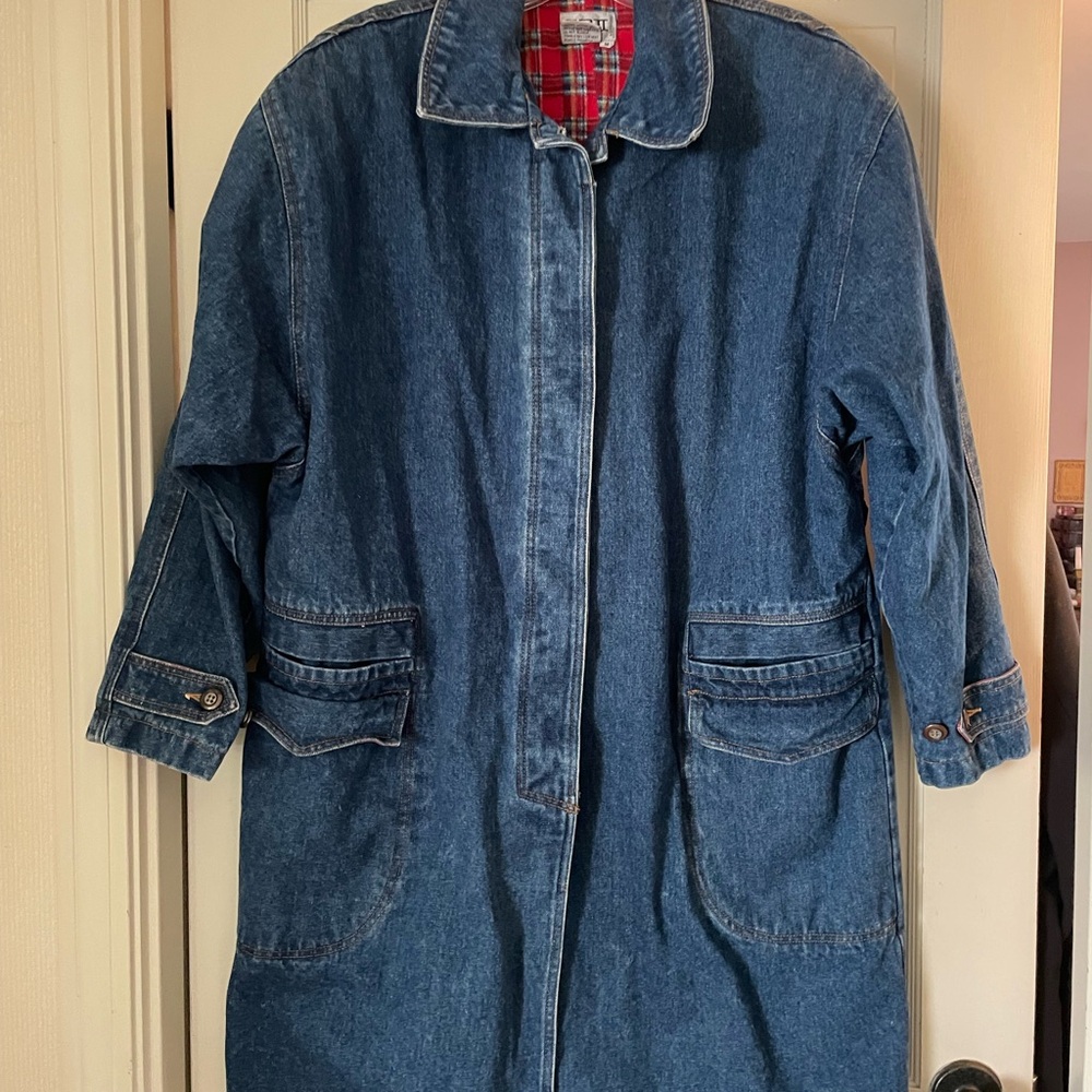 Retro 90’s denim women’s coat . Medium.